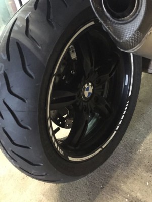 BMW Logo Nabendeckel Hinterrad C 650 GT.jpg (131.1 KiB) 16446 mal betrachtet BMW Logo Nabendeckel Hinterrad C 650 GT.jpg