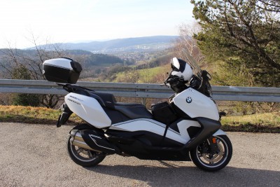 BMW mit Topcase.jpg (1.82 MiB) 22150 mal betrachtet BMW mit Topcase.jpg